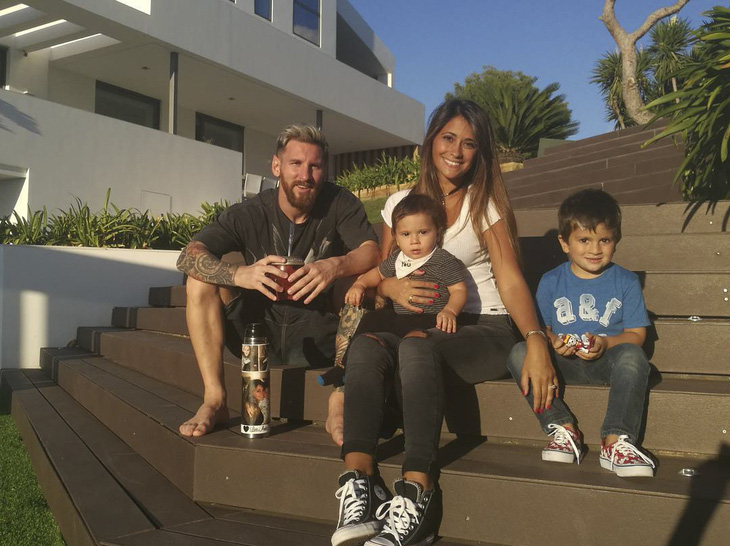 messi mua luon nha hang xom 1