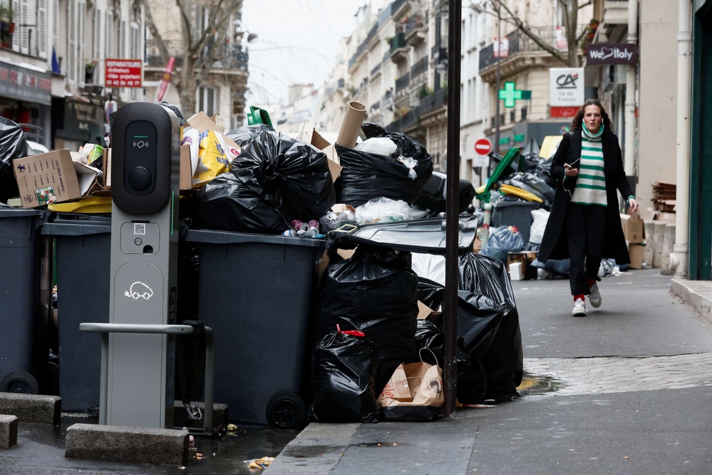 paris ngap trong rac 1