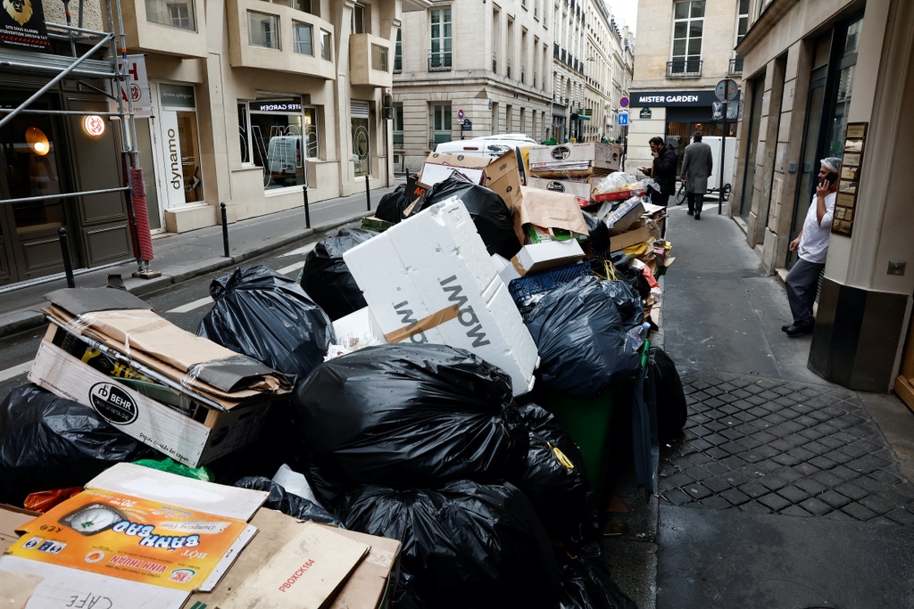 paris ngap trong rac 1