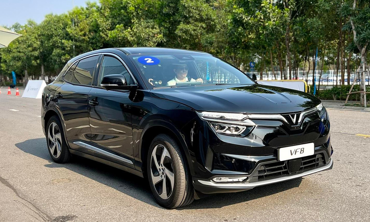 vinfast hoan tien mua xe