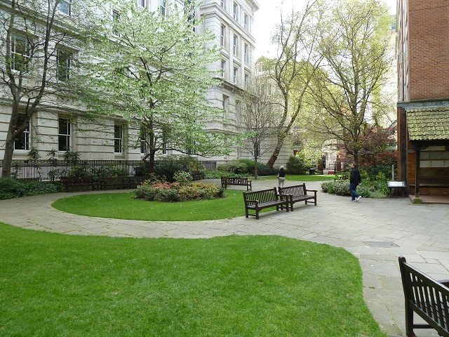 kham pha london 1