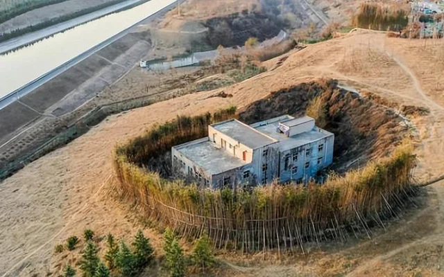 nha bi ho bun nuot chung 1