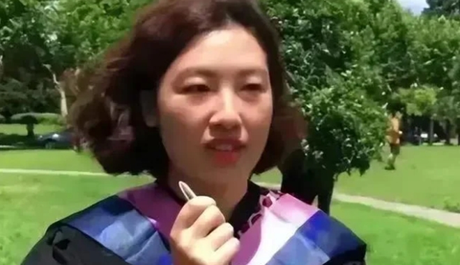 nu tien si chon chong 1
