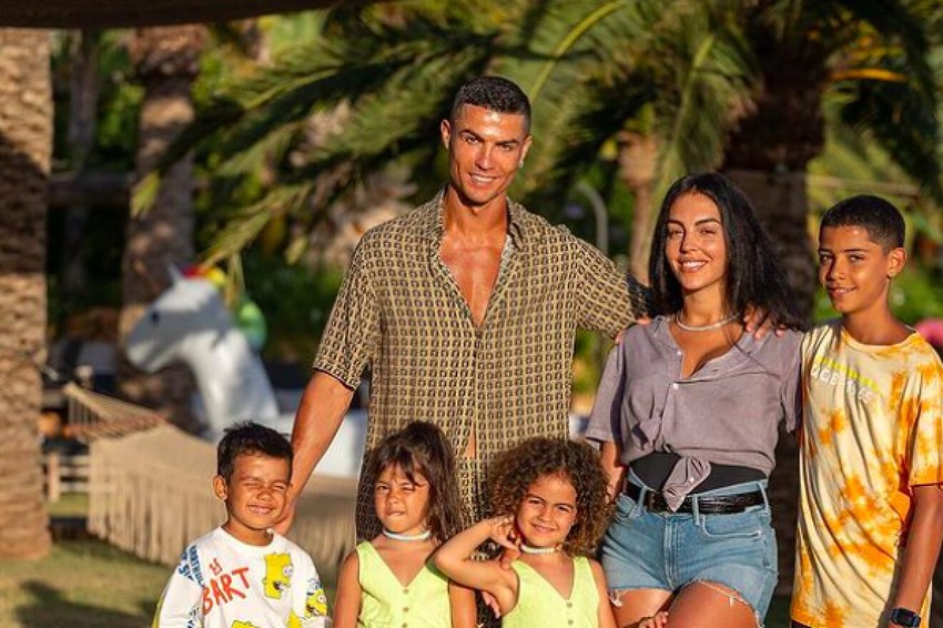 ronaldo chia tay ban gai 1