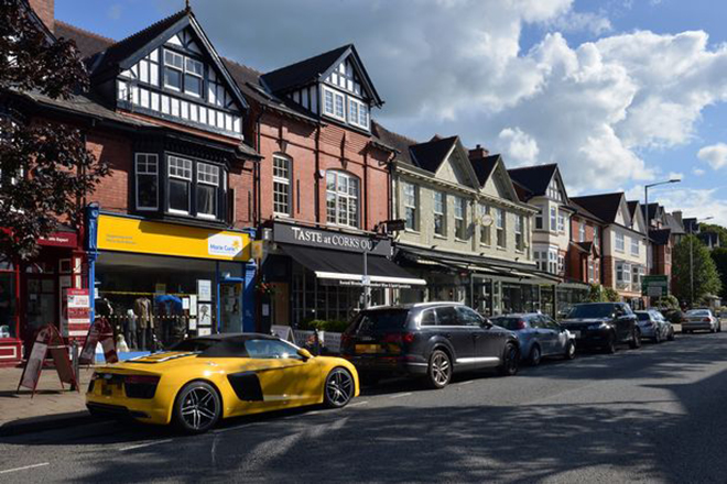 sieu xe dau day duong Alderley Edge 1