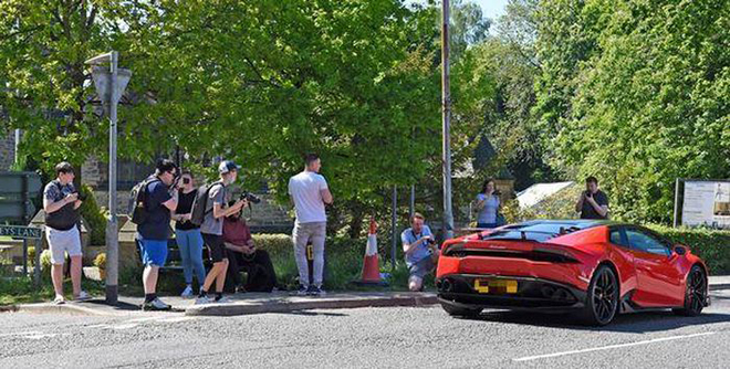sieu xe dau day duong Alderley Edge 1
