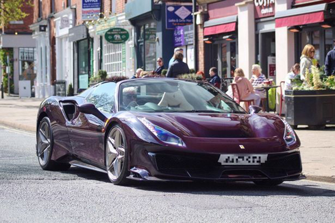 sieu xe dau day duong Alderley Edge 1