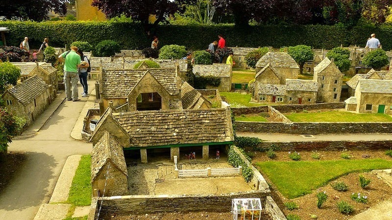 Bourton on the Water 1