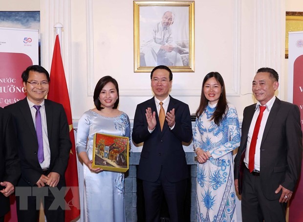 chu tich nuoc dai su quan anh 1