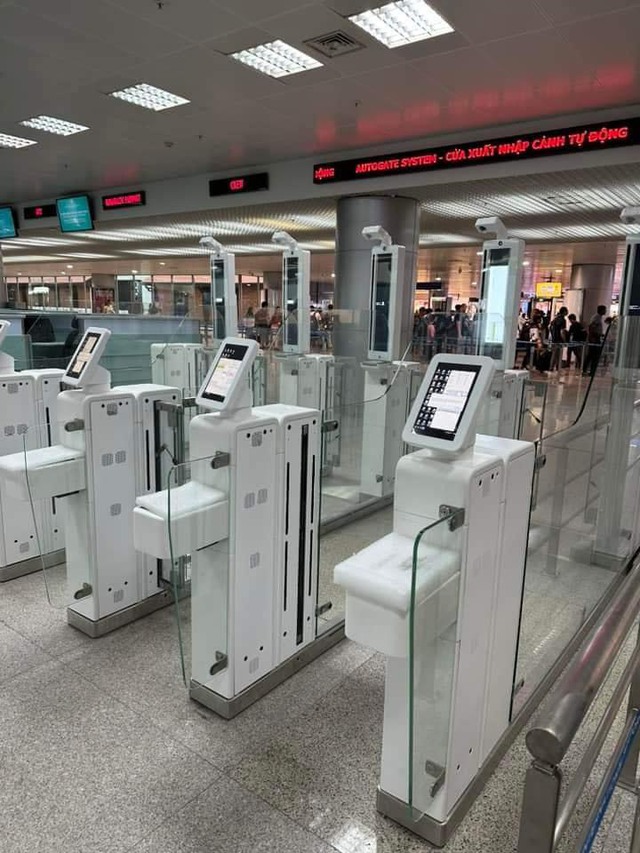 may scan ho chieu tan son nhat 0