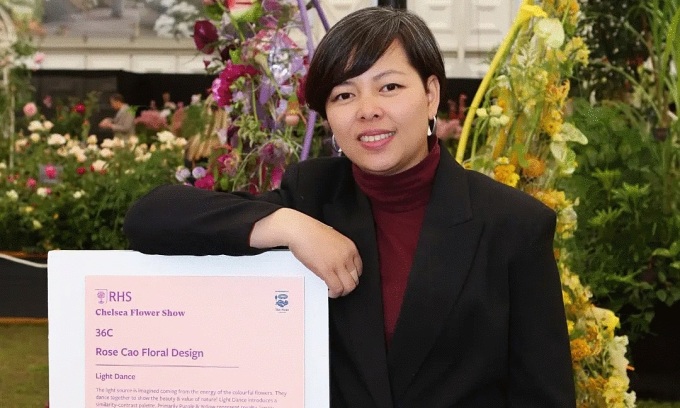nguoi viet cam hoa Chelsea Flower Show 1