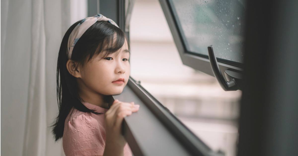 tre o nha mot minh