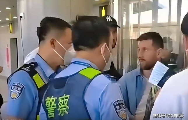 messi hai quan trung quoc 1