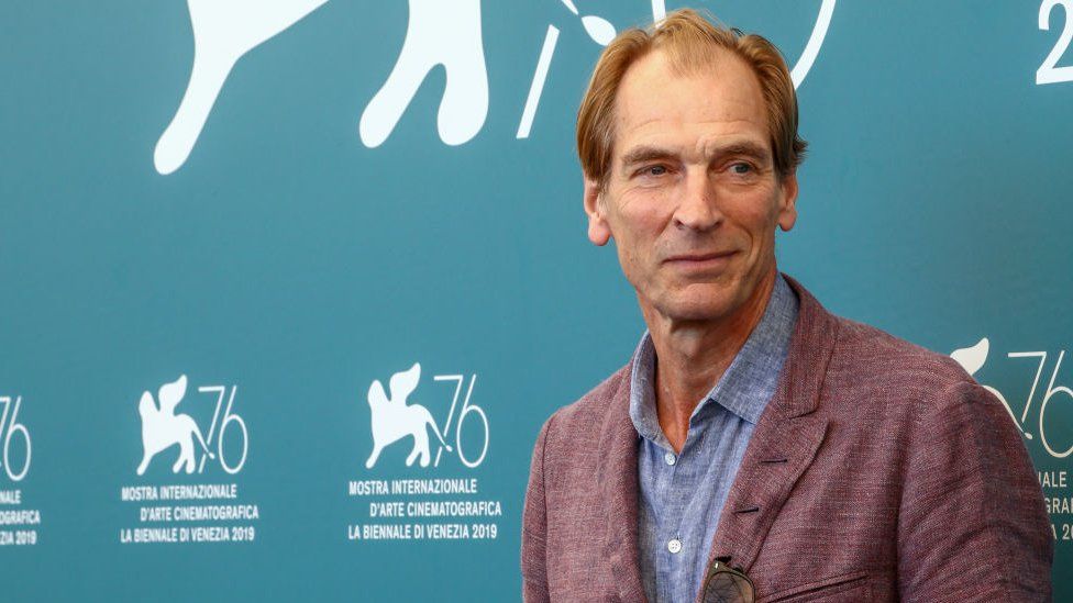 nam dien vien julian sands