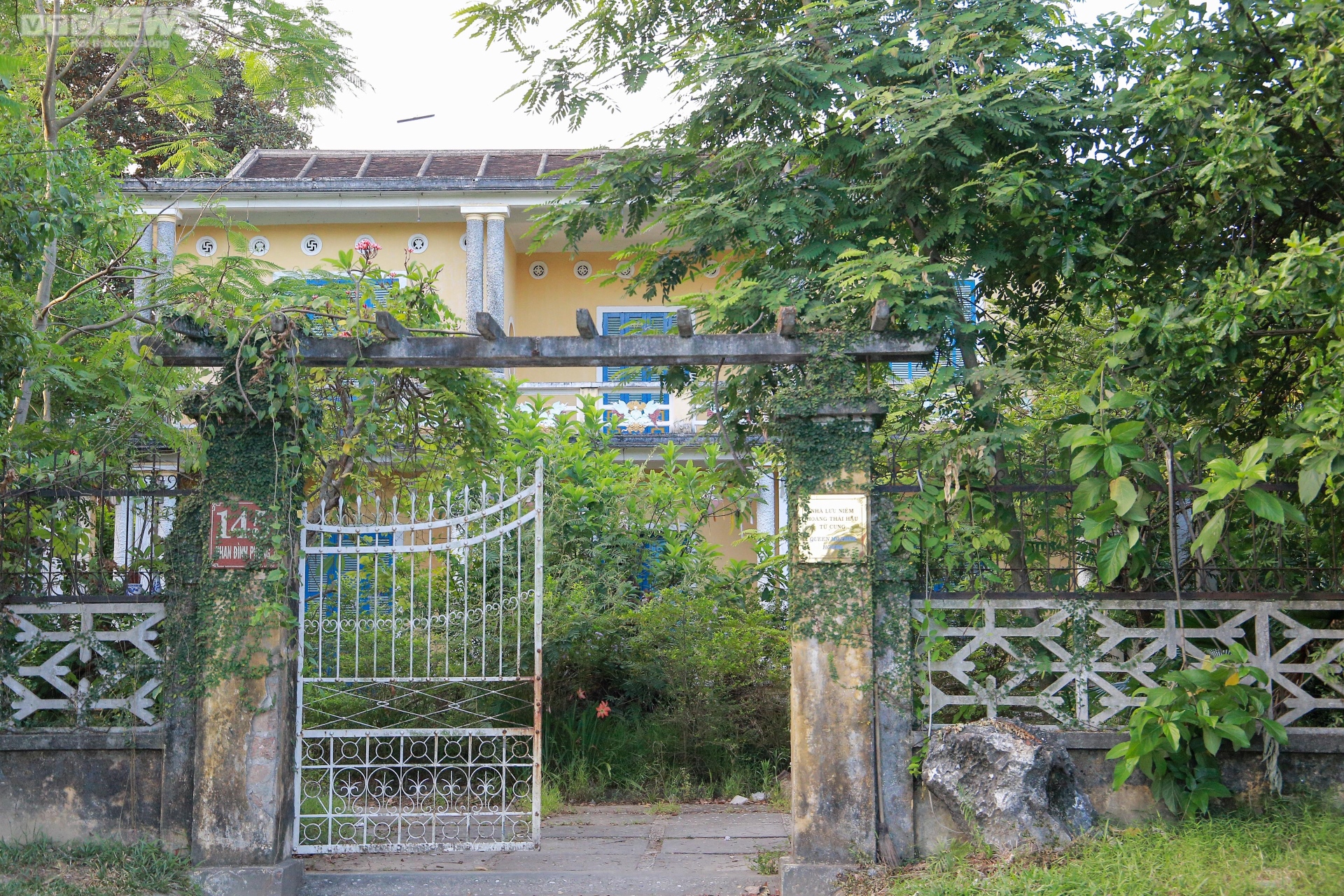 nha cua ba tu cung 0