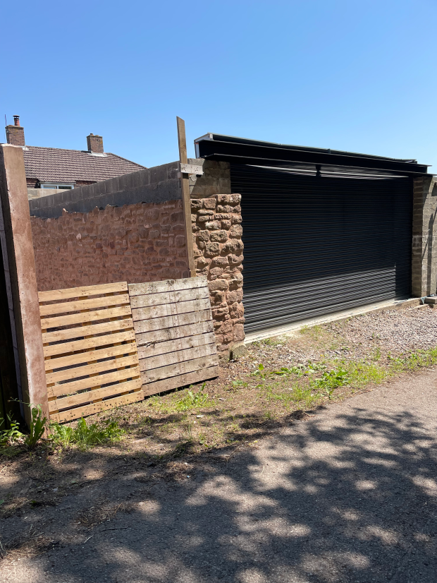 tranh cai mai garage 1