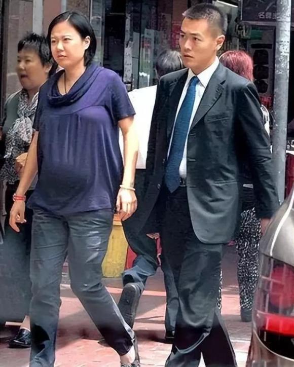 ty phu luu loang hung hong kong 1