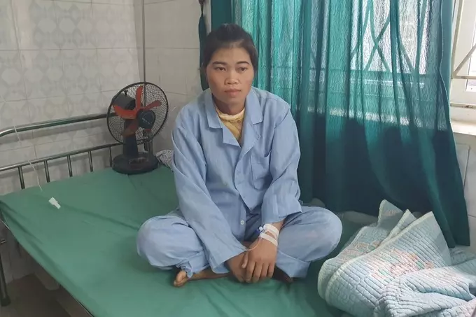 chi chong do nuoc soi vao nguoi em 1