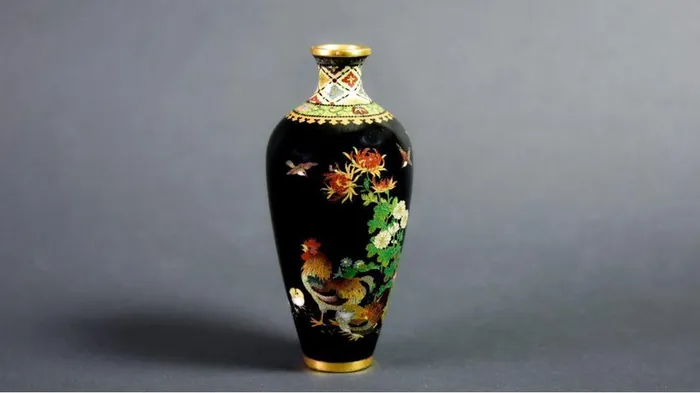 chiec binh co 1