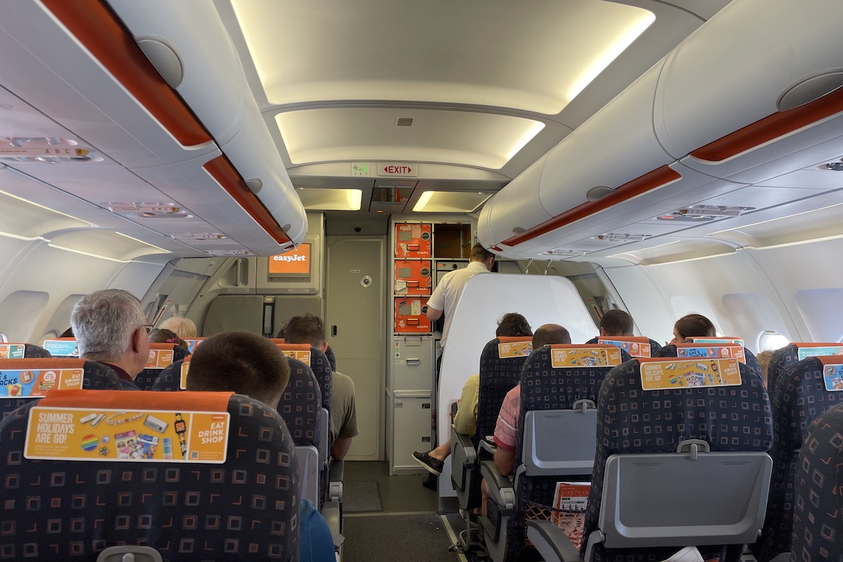 easyjet huy chuyen bay