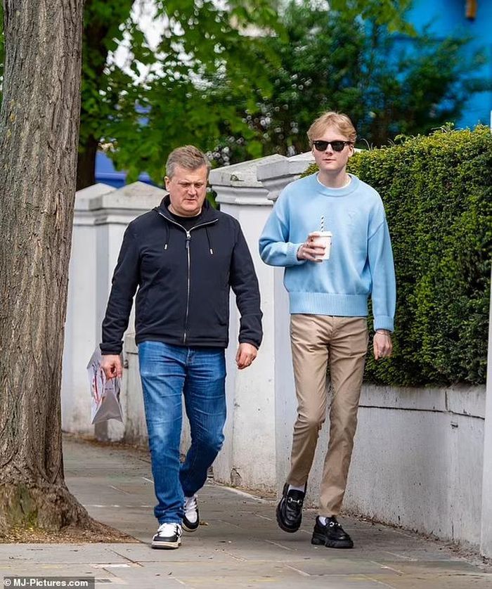 nam ca si anh bi cuop o london 1