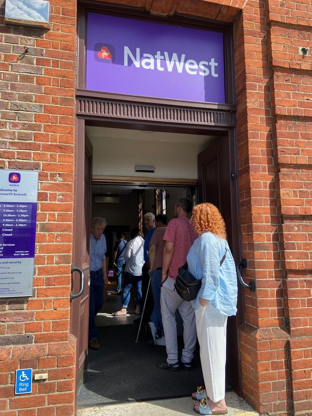 natwest dong cua chi nhanh 1