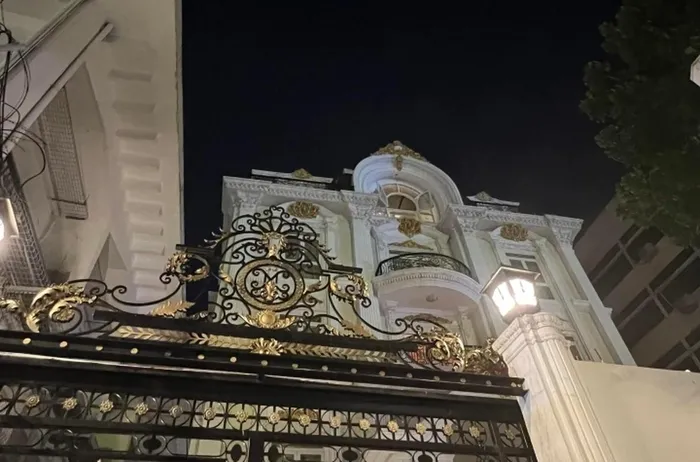 nha cua dai gia truoc khi nga ngua 1