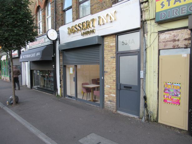 nha hang east london phai dong cua 1