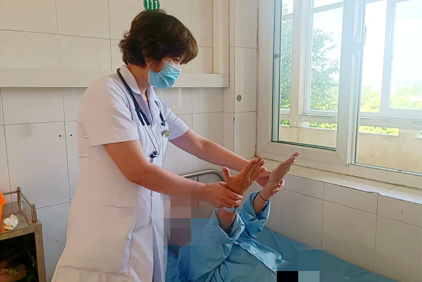 ngoc doc bong cuoi