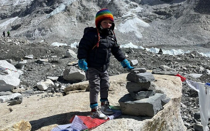 cau be leo dinh everest 1