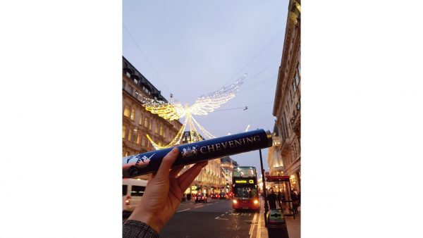 dung chan o london 1