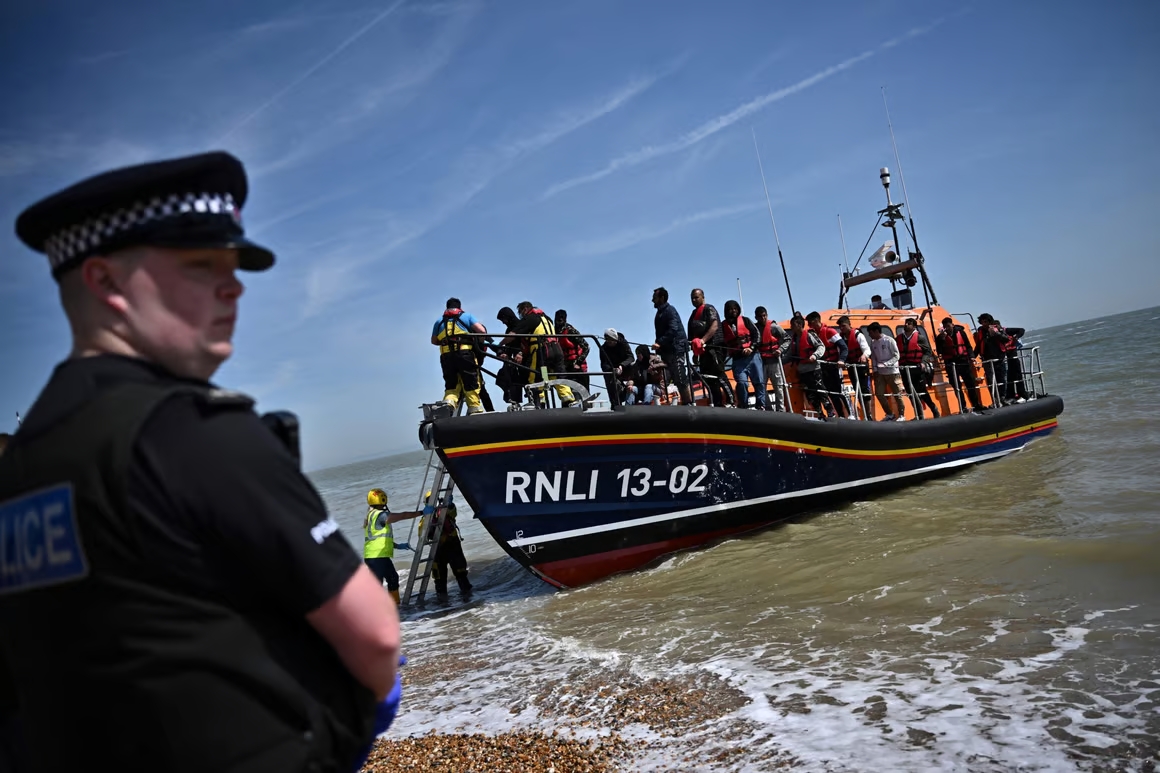 giai quyet tinh trang di cu eu va uk