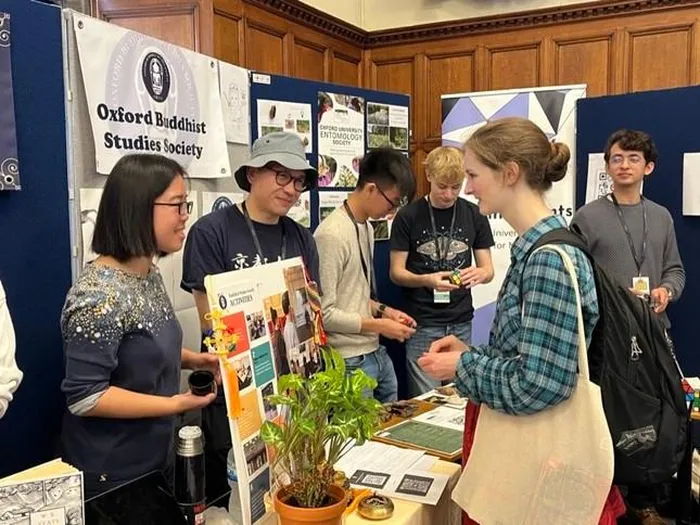 lop hoc thien o oxford 1