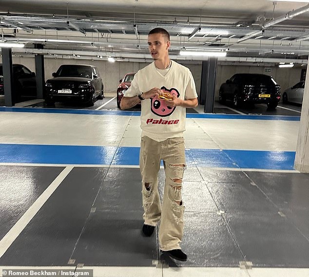 romeo beckham song chung ban gai 1