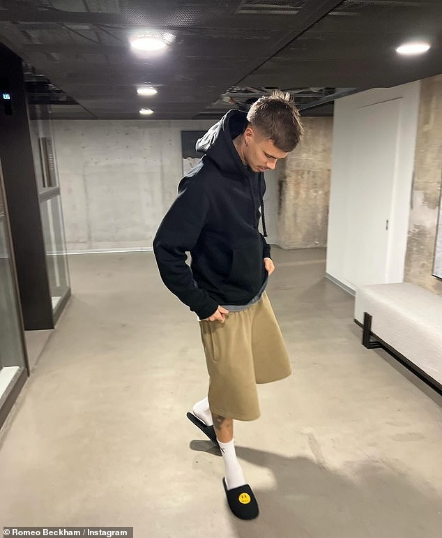 romeo beckham song chung ban gai 1