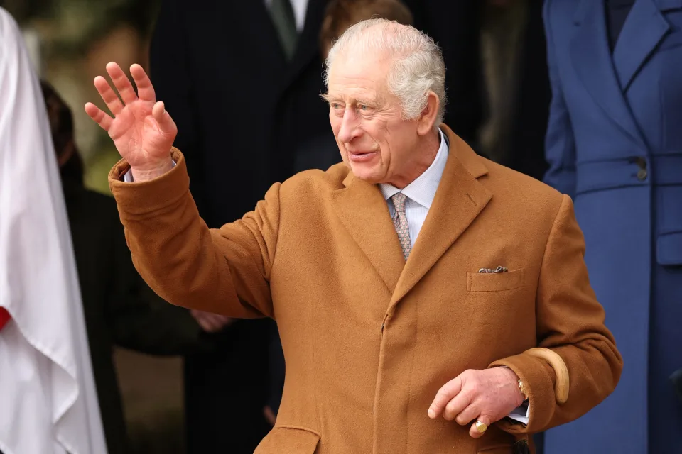 vua charles iii tri benh