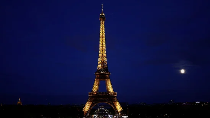 chay thap eiffel 1