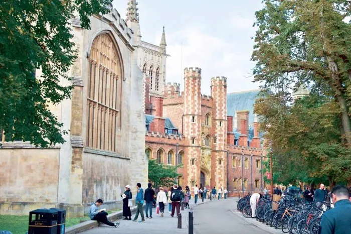 dh cambridge gia thu moi