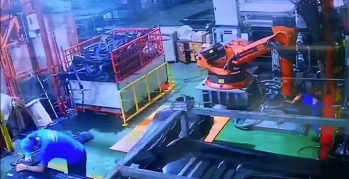robot tan cong 1