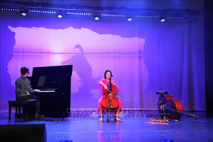 sinh vien viet bieu dien nghe thuat o anh 1