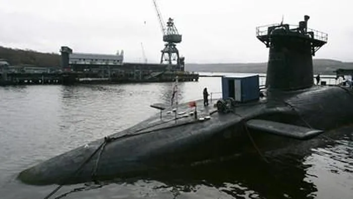 tau ngam hat nhan HMS Vanguard