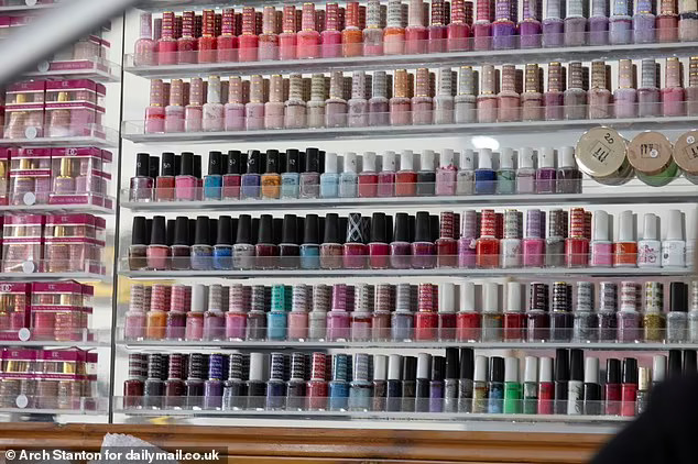 tiem nail canh tranh 1