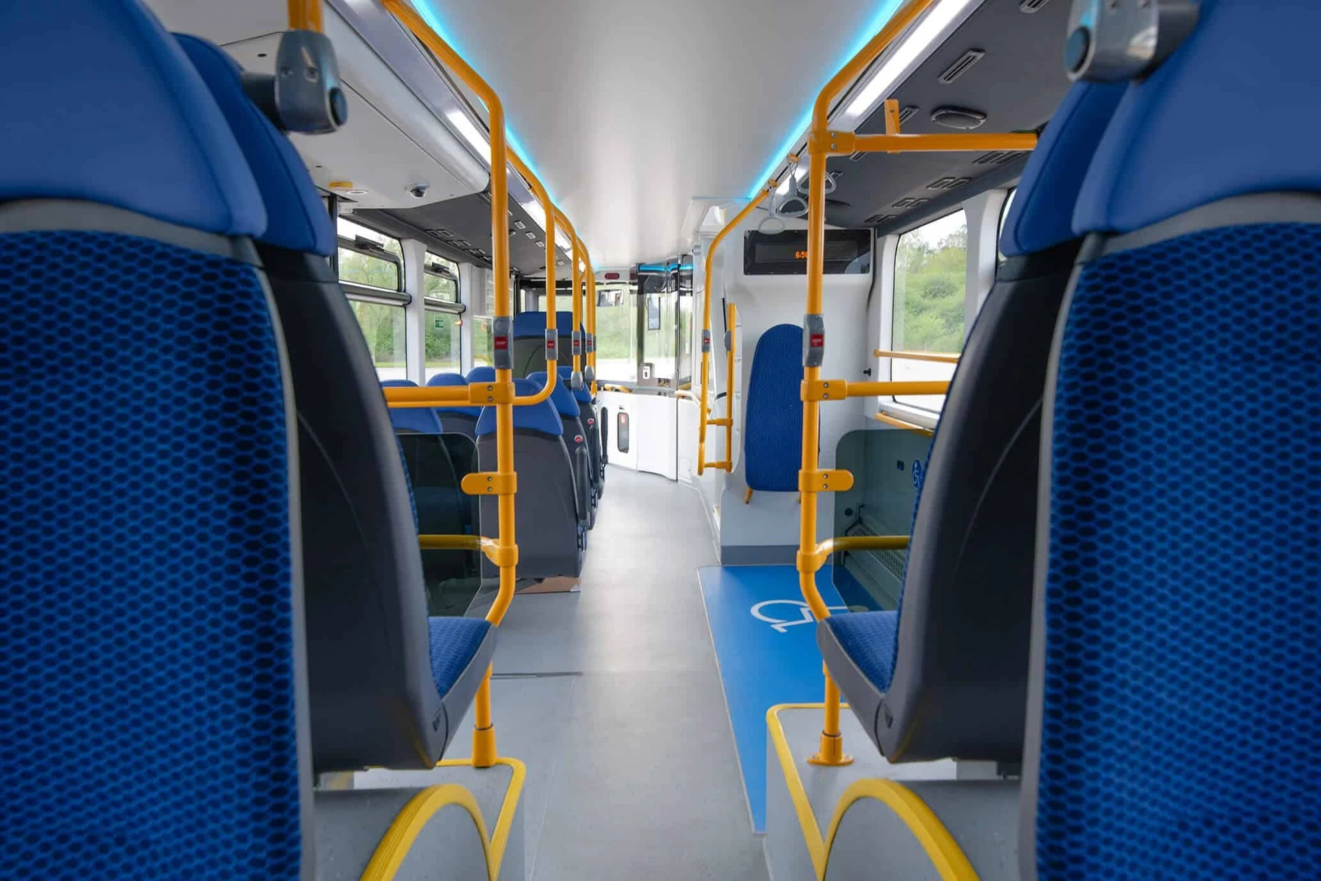 xe bus dien london 1