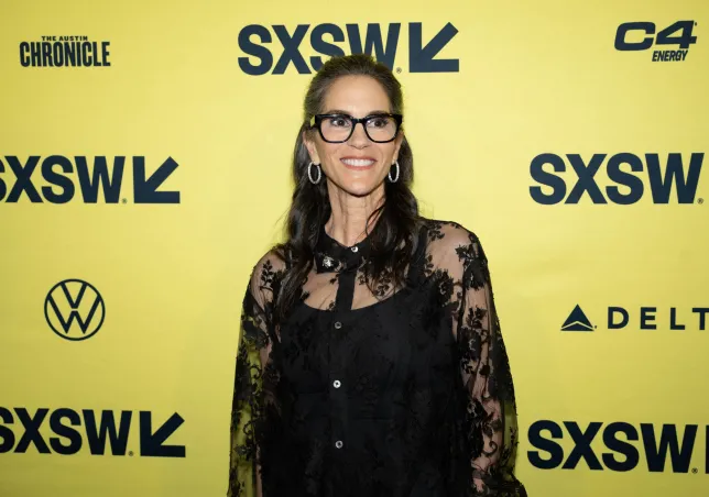 Jami Gertz 1