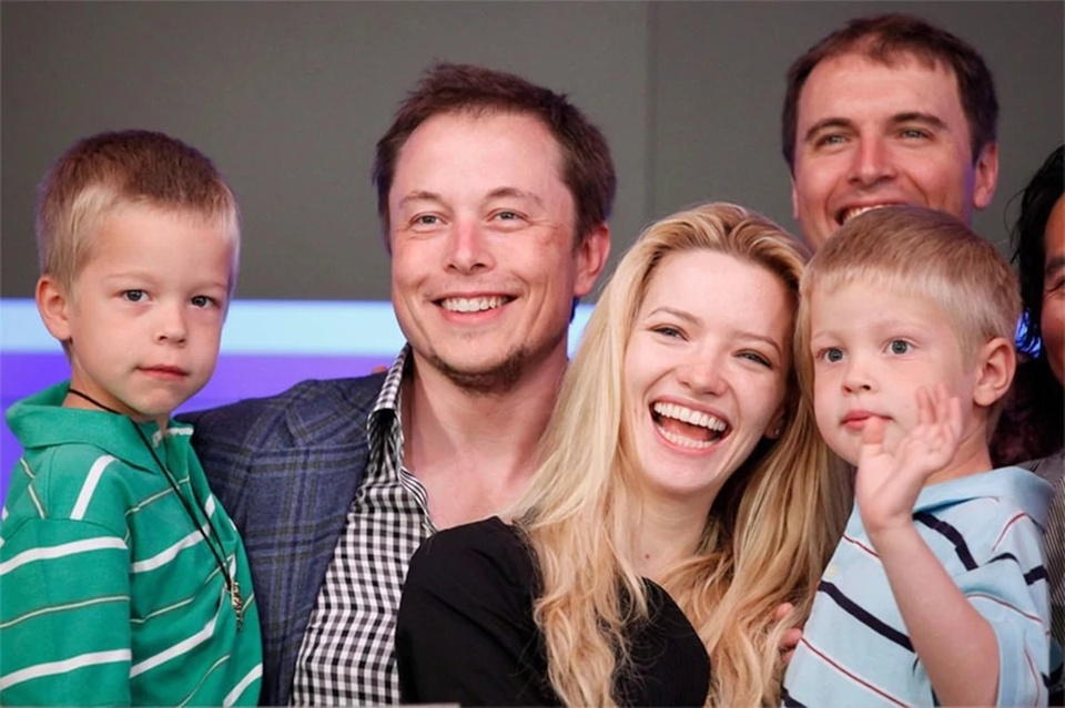 elon musk con gai 1