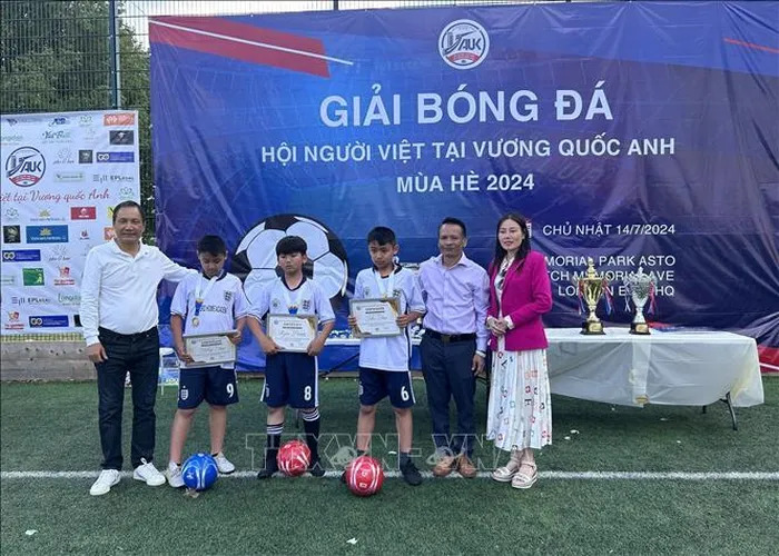 giai bong da mua he 1