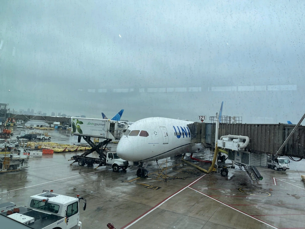 hang united airlines 1