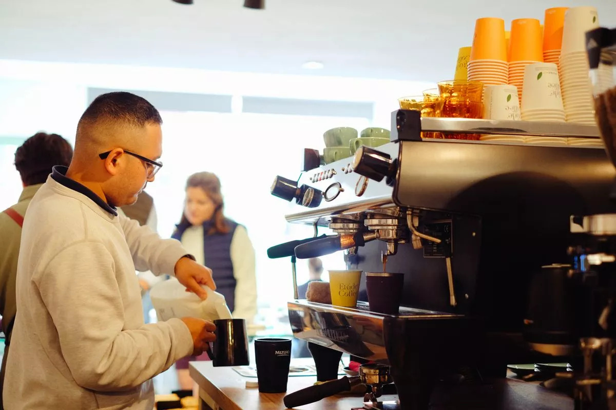 quan cafe bi lua 1