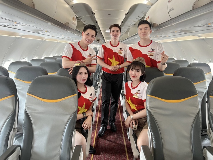 tiep vien cathay pacific 1
