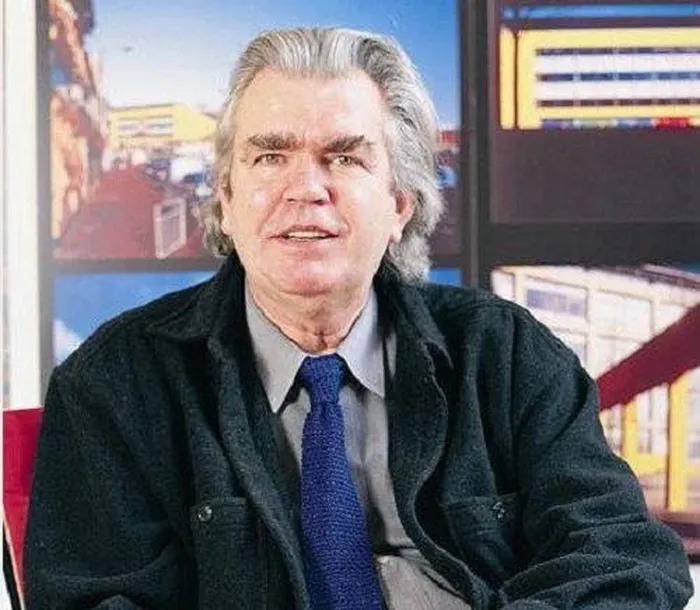 toa nha mi6 0